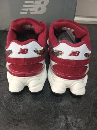 New Balance 9060 Burgundy/Red Talla 39.5