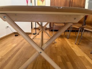 Mesa Comedor Oval Madera y Metal, modelo SLAHULT.