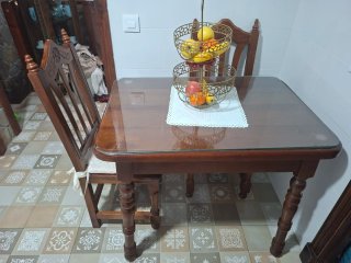 Mesa de cocina con cristal y 4 sillas