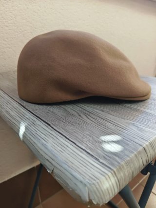 Gorra de lana marrón