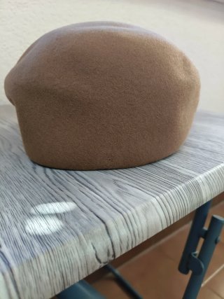 Gorra de lana marrón