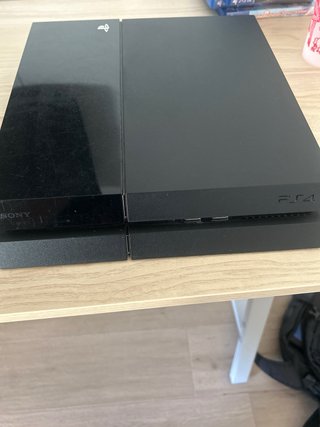 PS4 (PlayStation 4) + 7 Juegos+2 mandos originales