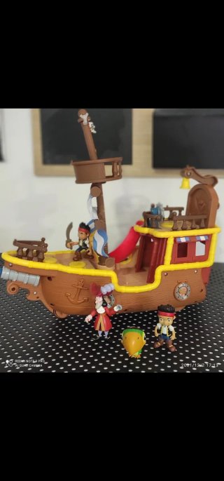 Barco Pirata Jake y los Niños Perdidos