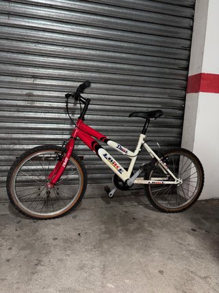 Bicicleta infantil J-Bike roja y blanca
