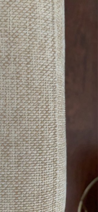 Sofá bege elegante em tecido