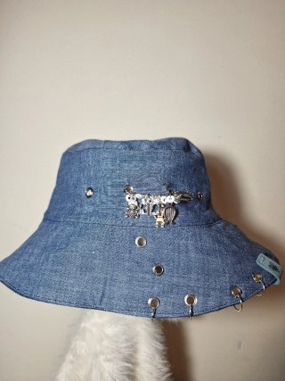 Sombrero pescador vaquero con charms