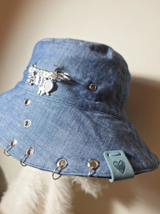 Sombrero pescador vaquero con charms