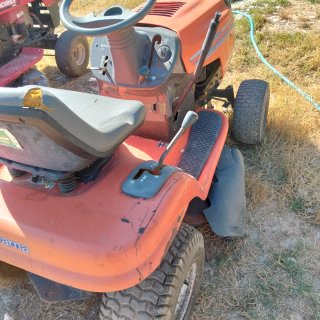 Cortacésped Husqvarna. LT125