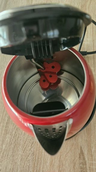 Hervidor de agua Russell Hobbs rojo