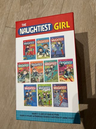 Caja 10 libros Naughtiest Girl en inglés