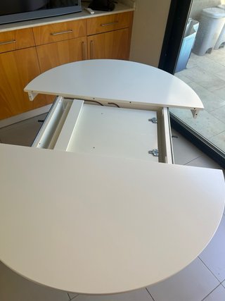 Mesa redonda extensible blanca