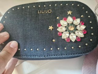 Bolso Liu Jo con tachuelas y pedrería