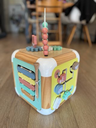 Cubo de actividades de madera para bebés