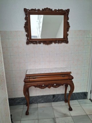 Recibidor madera y mármol