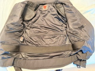 Chaqueta Dainese ventilada moto verano