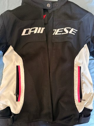 Chaqueta Dainese ventilada moto verano