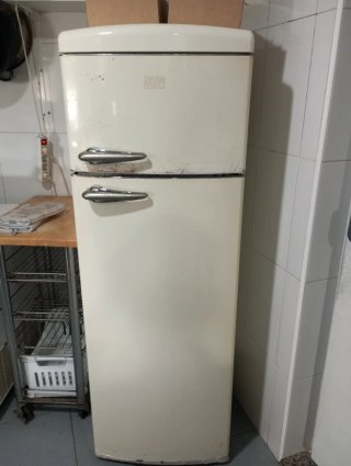 Nevera vintage blanca