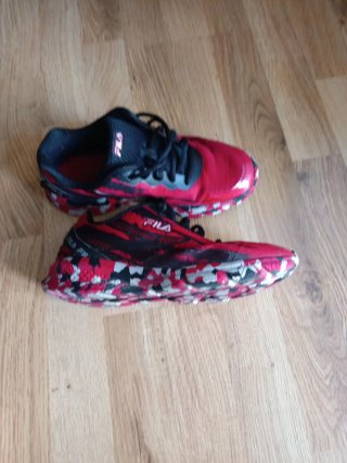 Zapatillas Fila niño rojas y negras