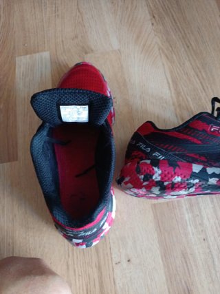 Zapatillas Fila niño rojas y negras