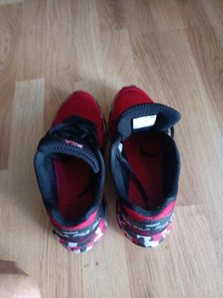 Zapatillas Fila niño rojas y negras