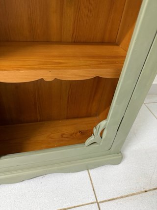 Vitrina vintage verde con puerta de cristal