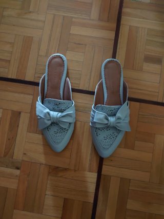 Sandalias elegantes punta fina lazo