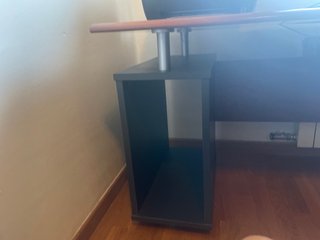 Escritorio madera y plástico