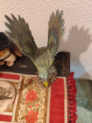 Águila de madera decorativa