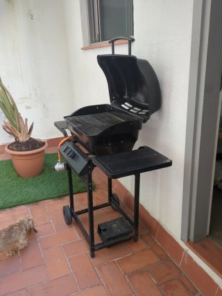 Barbacoa de gas butano negra