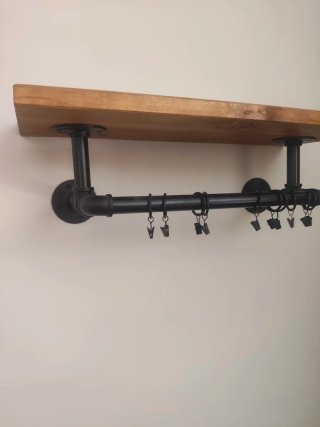 Perchero con estantería industrial