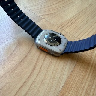 Apple Watch Ultra 2 titanium 49mm
