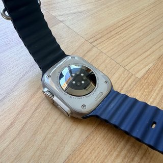 Apple Watch Ultra 2 titanium 49mm