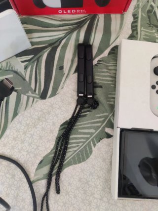 Nintendo Switch OLED Bianca e Nera, accetto offerte