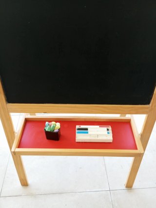 Pizarra infantil de madera IKEA. 2 caras.