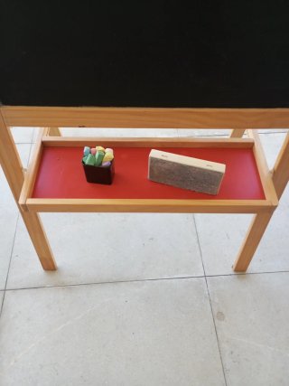 Pizarra infantil de madera IKEA. 2 caras.