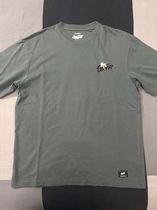 Camiseta Pull&Bear verde militar estampada
