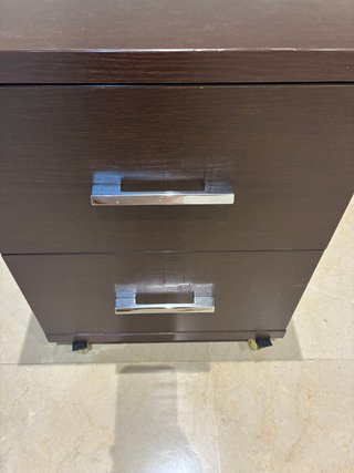 Mesita auxiliar madera wengué con ruedas