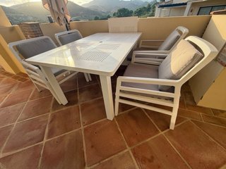 Mesa y 4 sillones de terraza
