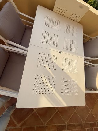 Mesa y 4 sillones de terraza