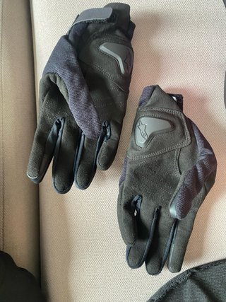 Equipación moto: Chaqueta, Casco y Guantes