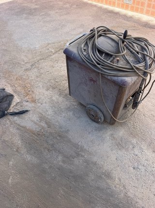 Máquina de soldar con cables