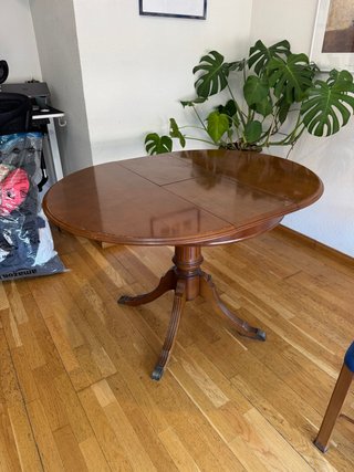 Mesa redonda de madera
