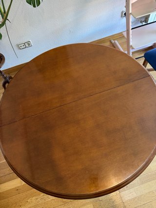 Mesa redonda de madera