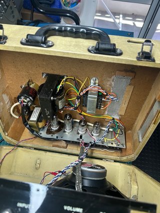 Amplificador modelo Fender Pro Jr Válvulas 15W