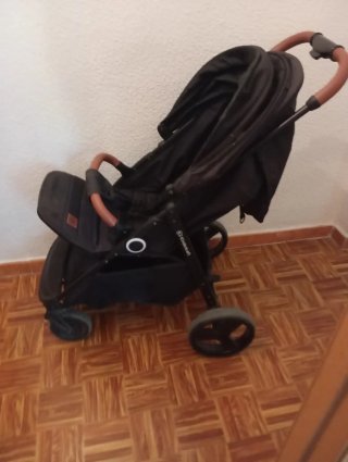 Silla de paseo negra kinder  kraft seminueva.