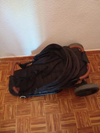 Silla de paseo negra kinder  kraft seminueva.