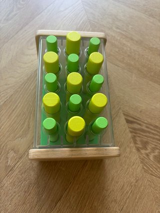 Lovevery Wooden Posting Stand | Montessori Madera