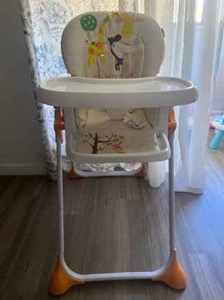 Trona de bebé con estampado de jirafas