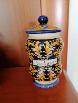 Anfora in ceramica decorata