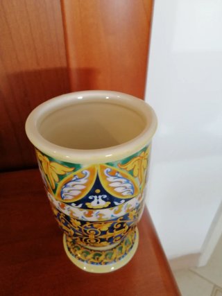 Anfora colorata in ceramica